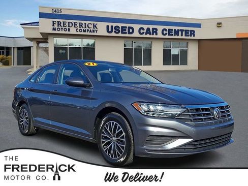 Used 2021 Volkswagen Jetta SE w/ SE Cold Weather Package image 1