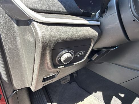 Used 2024 Jeep Grand Cherokee L Laredo AWD/4WD image 27
