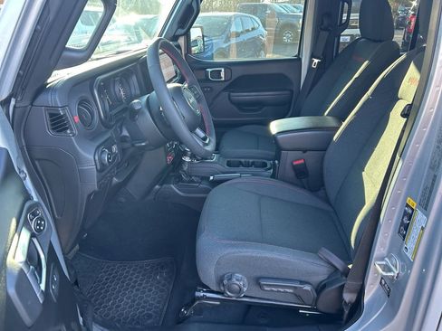 Used 2024 Jeep Gladiator Rubicon w/ Technology Group image 12