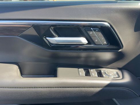 Used 2025 Chevrolet Suburban Premier AWD/4WD image 13