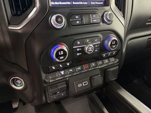 Used 2022 GMC Sierra 3500 AT4 w/ AT4 Preferred Package AWD/4WD image 35