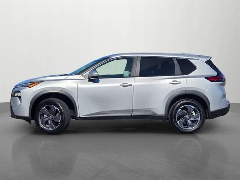Used 2024 Nissan Rogue SV image 3