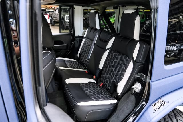 Used 2025 Jeep Wrangler Unlimited Rubicon w/ Safety Group AWD/4WD image 83