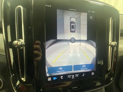 Used 2025 Volvo XC40 B5 Plus image 26