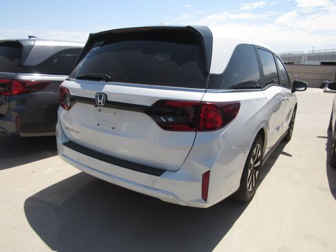 Used 2025 Honda Odyssey EX-L image 3