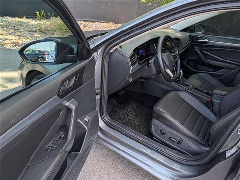 Used 2022 Volkswagen Jetta SE FWD image 19