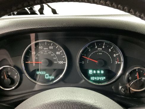 Used 2016 Jeep Wrangler Unlimited Sahara w/ Connectivity Group AWD/4WD image 12