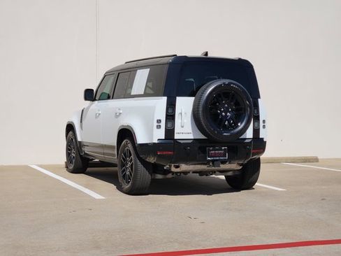 New 2026 Land Rover Defender 110 X-Dynamic SE image 3