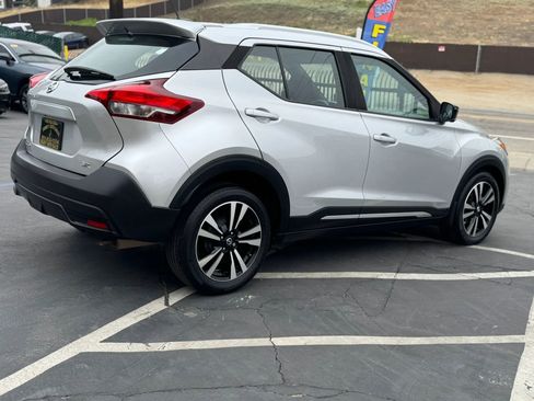 Used 2018 Nissan Kicks SR FWD image 4