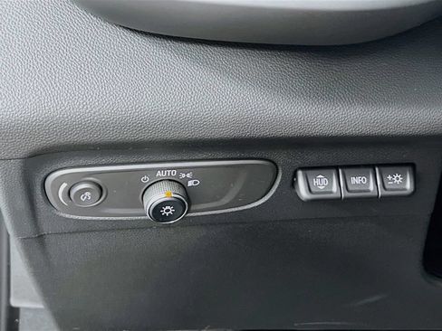 Certified 2023 Buick Envision Essence w/ Technology Package I AWD/4WD image 9