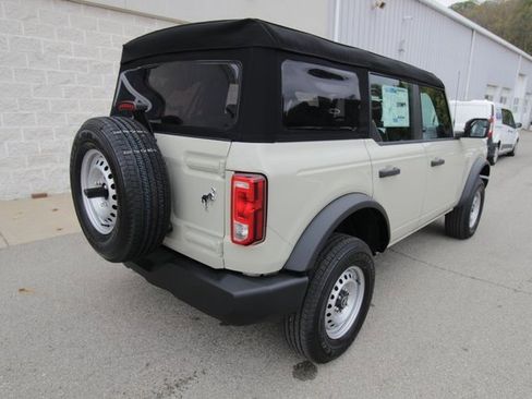 New 2025 Ford Bronco 4-Door image 12
