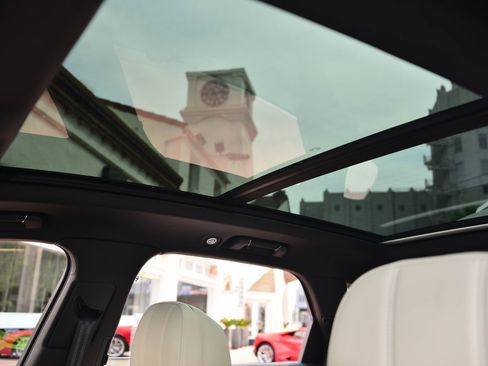 Used 2019 Bentley Bentayga image 16