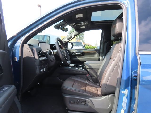 Used 2026 Chevrolet Suburban High Country AWD/4WD image 15