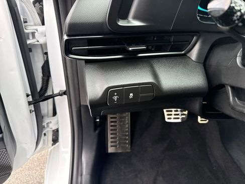 Used 2025 Hyundai Elantra Sport image 14