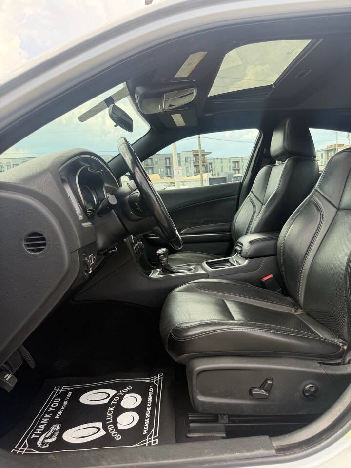 Used 2019 Dodge Charger SXT w/ Leather Interior Group RWD image 18