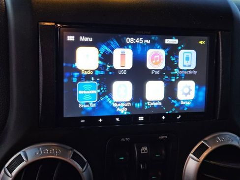 Used 2015 Jeep Wrangler Unlimited Sahara w/ Connectivity Group image 13