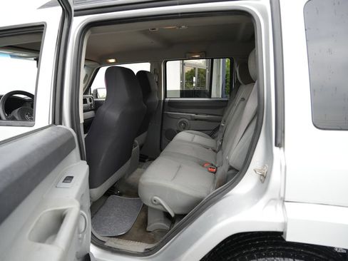 Used 2007 Jeep Commander Sport AWD/4WD image 22