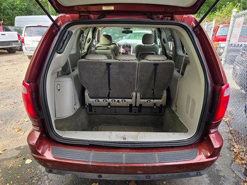 Used 2007 Chrysler Town & Country Limited image 10