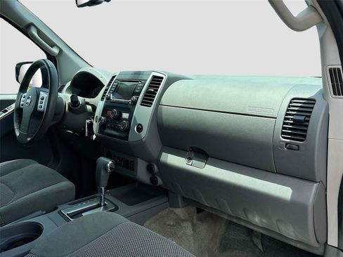 Used 2016 Nissan Frontier SV w/ SV Value Truck Package RWD image 27
