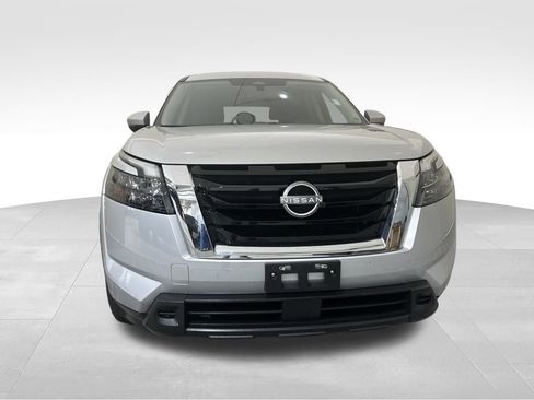 Used 2025 Nissan Pathfinder SV image 9