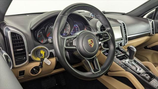 Used 2016 Porsche Cayenne w/ Premium Package AWD/4WD image 23