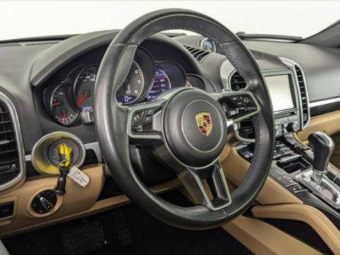 Used 2016 Porsche Cayenne w/ Premium Package AWD/4WD image 23