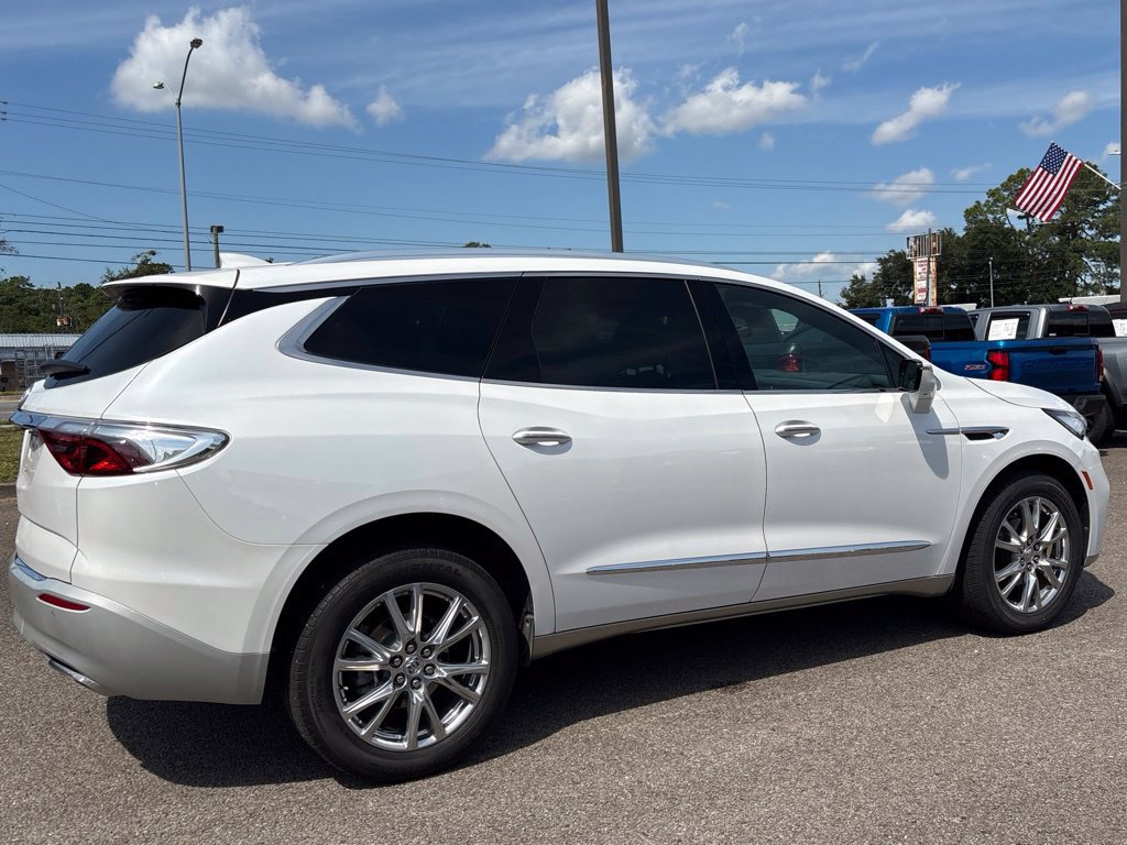 Used 2023 Buick Enclave Premium w/ Experience Buick Package FWD image 7
