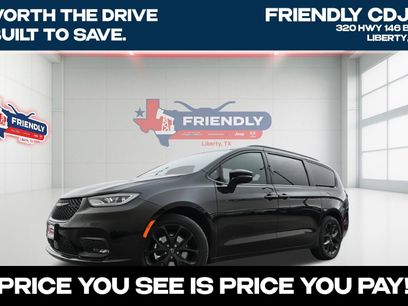 New 2026 Chrysler Pacifica Select w/ S Appearance Package