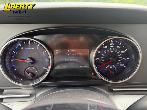 Used 2024 Kia Carnival LX FWD image 14