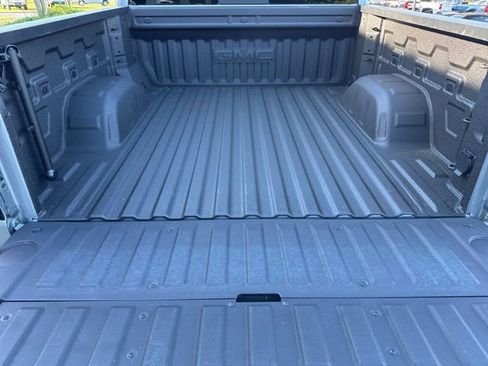 Used 2025 GMC Sierra 1500 AT4 w/ AT4 Premium Package AWD/4WD image 17