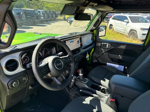 New 2025 Jeep Gladiator Sport image 12