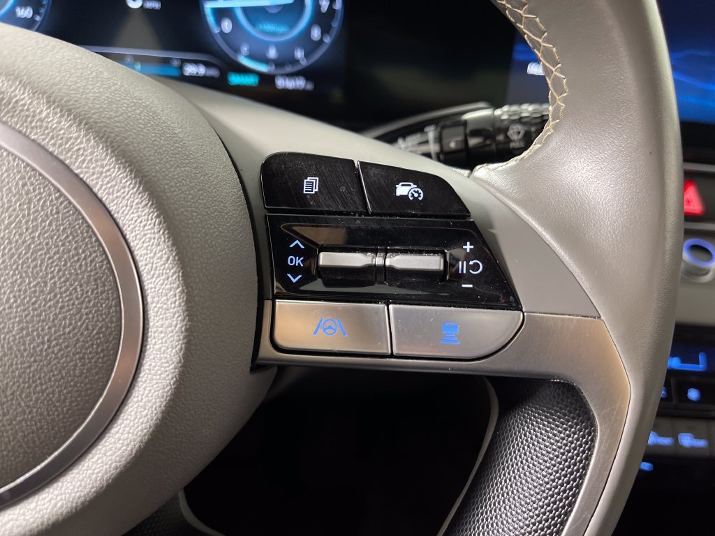 Certified 2025 Hyundai Elantra SEL FWD image 29
