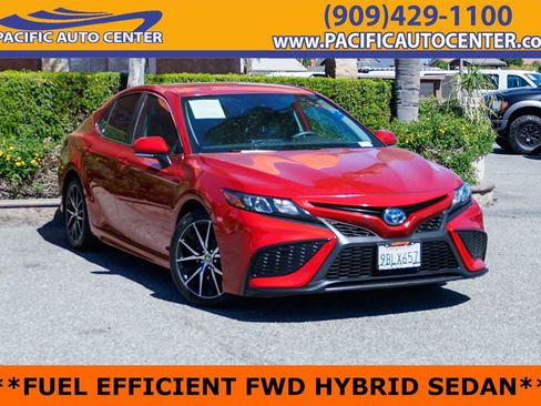 Used 2022 Toyota Camry SE image 1