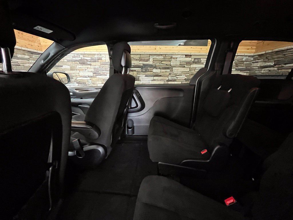 Used 2015 Dodge Grand Caravan SE FWD image 28