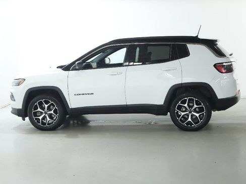 Used 2025 Jeep Compass Limited AWD/4WD image 37