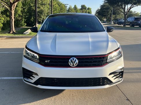 Used 2018 Volkswagen Passat 3.6 FWD image 3