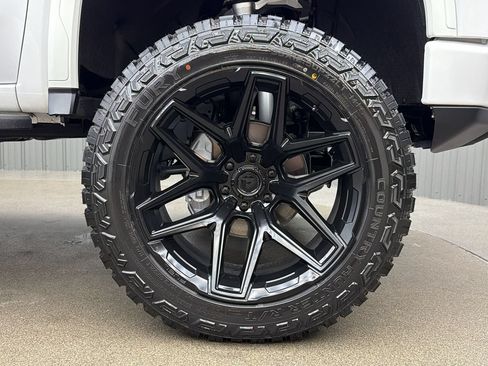 Used 2024 GMC Sierra 1500 AT4 w/ Technology Package AWD/4WD image 10