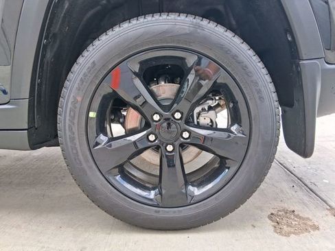 New 2026 Jeep Grand Cherokee Limited RWD image 12