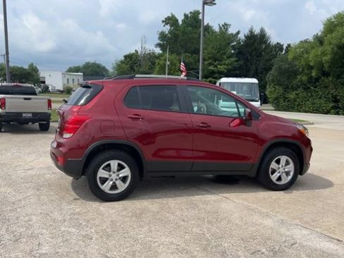 Used 2022 Chevrolet Trax LT w/ Driver Confidence Package AWD/4WD image 9