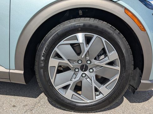 Used 2025 Genesis GV60 RWD image 10