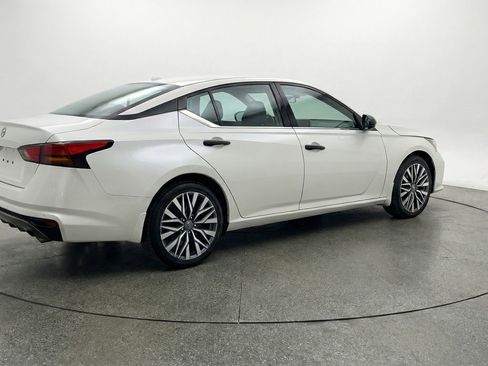 Used 2025 Nissan Altima 2.5 SV FWD image 9