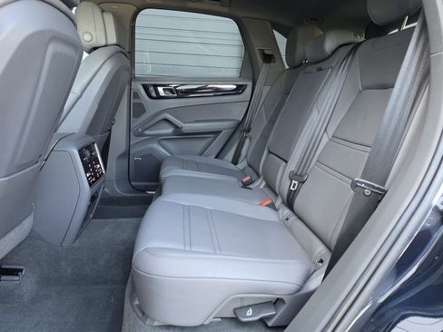 Certified 2023 Porsche Cayenne Platinum Edition AWD/4WD image 22
