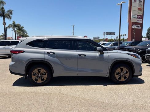 Used 2023 Toyota Highlander Bronze Edition FWD image 44