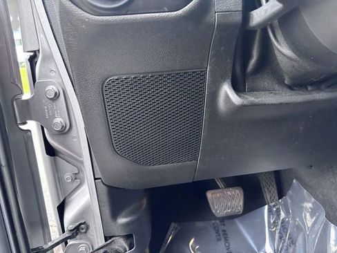 Used 2018 Jeep Wrangler Unlimited Sahara AWD/4WD image 16