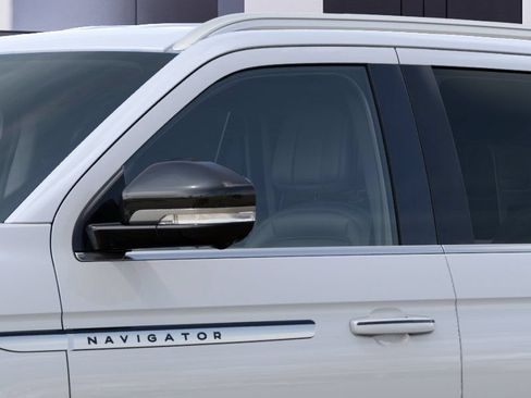 New 2027 Lincoln Navigator Premiere RWD image 20