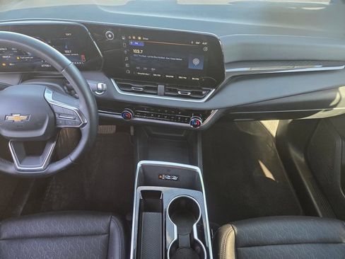 Used 2025 Chevrolet Equinox LT w/ Convenience Package II FWD image 9