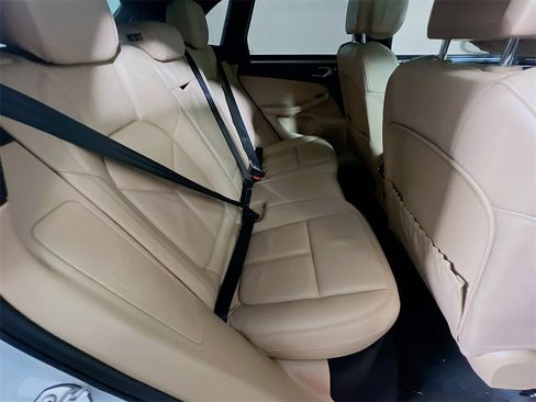 Used 2020 Porsche Macan S image 26