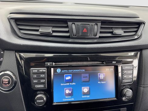 Used 2017 Nissan Rogue SV w/ SV Premium Package image 29