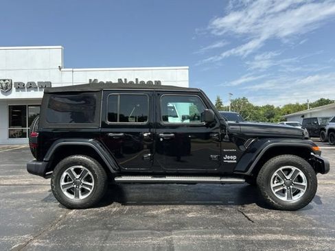 Used 2020 Jeep Wrangler Unlimited Sahara AWD/4WD image 13
