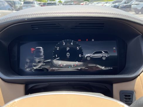 Certified 2023 Land Rover Discovery Metropolitan Edition AWD/4WD image 21